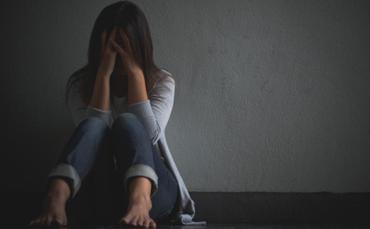 هل الاكتئاب يسبب الم في الجسم وما هي اعراضه الجسدية؟