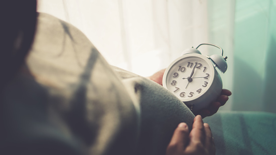 لأي عمر يمكن للمرأة إنجاب الأطفال؟