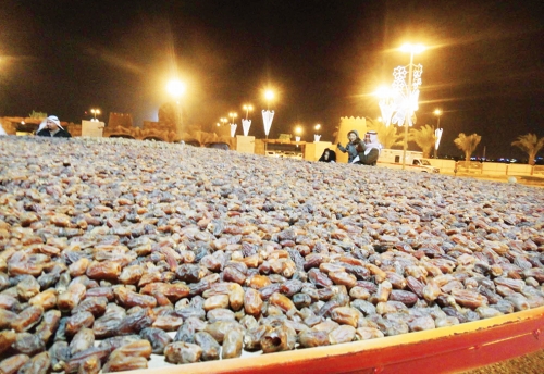 أكبر صحن للتمور في "مهرجان النخيل"