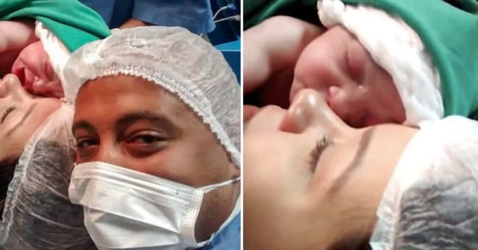 طفل مولود حديثا يصدم كل من في غرفة الولادة