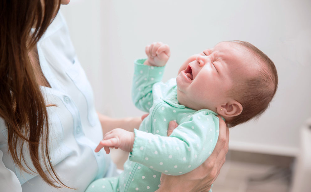 اسباب تقيؤ الرضيع بعد الرضاعة