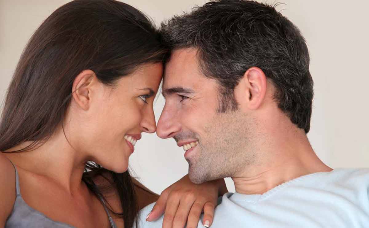 علامات غير متوقعة تكشف اخلاص الزوج