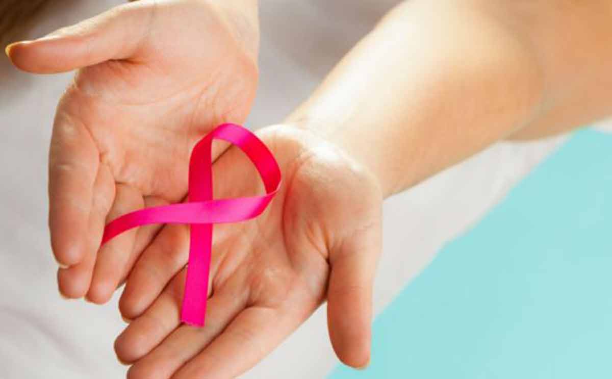 عبارات لا يجب قولها لمرأة مصابة بسرطان الثدي