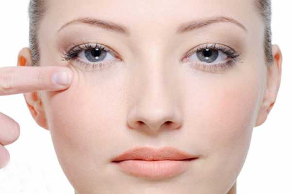 7 وصفات طبيعية لعلاج تجاعيد العين