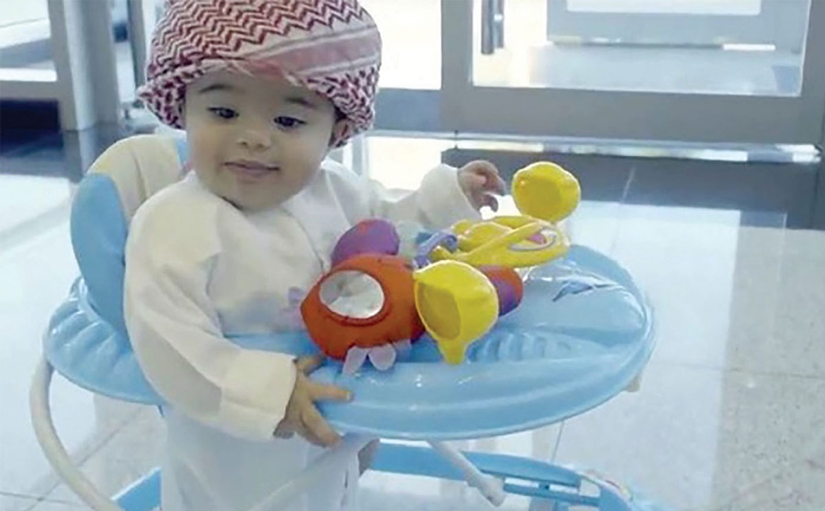 في الامارات أصغر موظف في العالم وعمره 8 أشهر