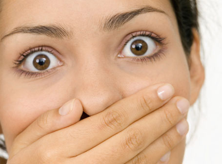 رائحة الفم: مشكلة محرجة تجنبيها