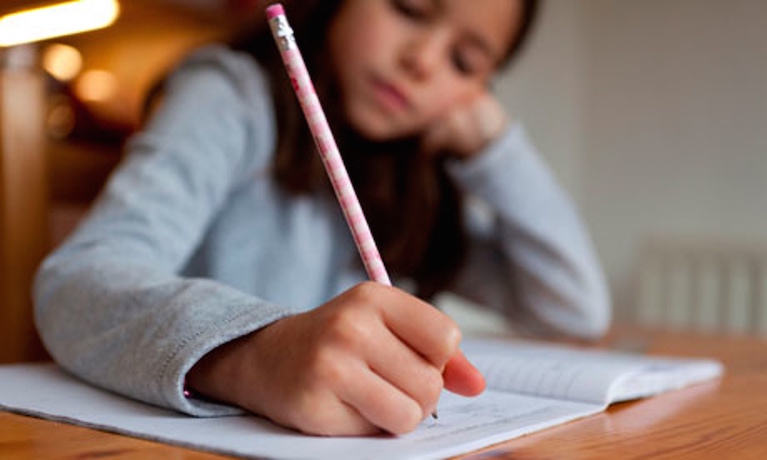 معلمة تمنح فروض منزلية غريبة ولكن مفيذة لتلاميذها