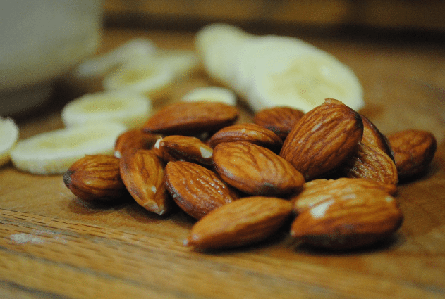 ماسك زيت اللوز والموز للوجه