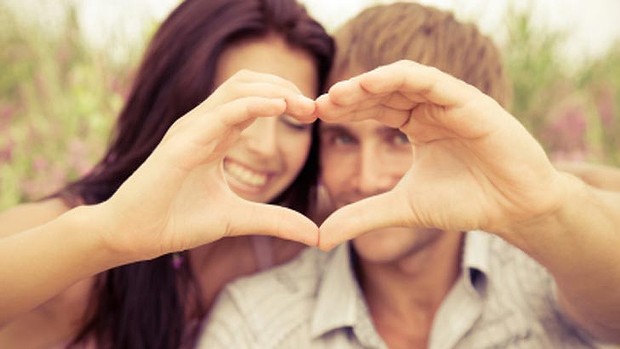 4 مبادرات ينتظرها الرجل من دون أن يبوج للمرأة بها