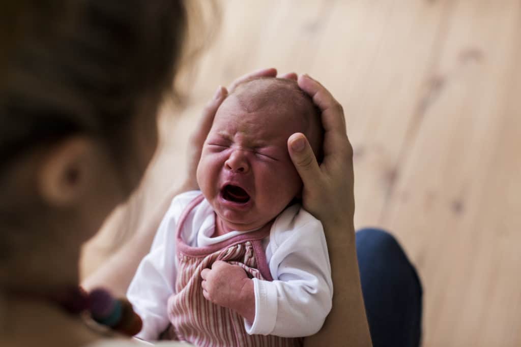 اسباب كثرة بكاء الطفل الرضيع 