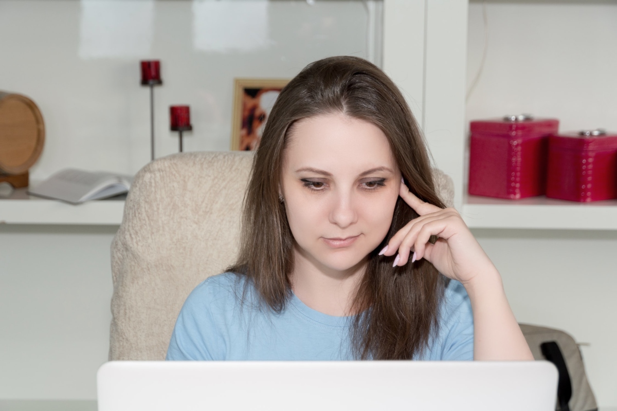 تغير لون البول ورائحته من علامات الحمل ام لا