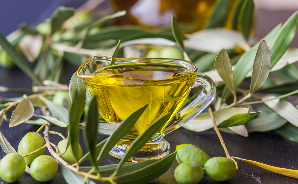 فوائد شرب زيت الزيتون قبل النوم