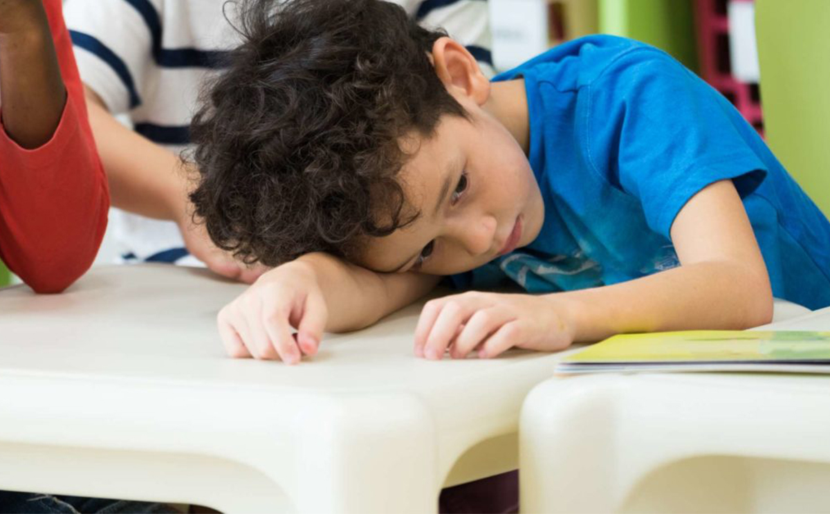 الفرق بين الطفل الطبيعي والمتوحد
