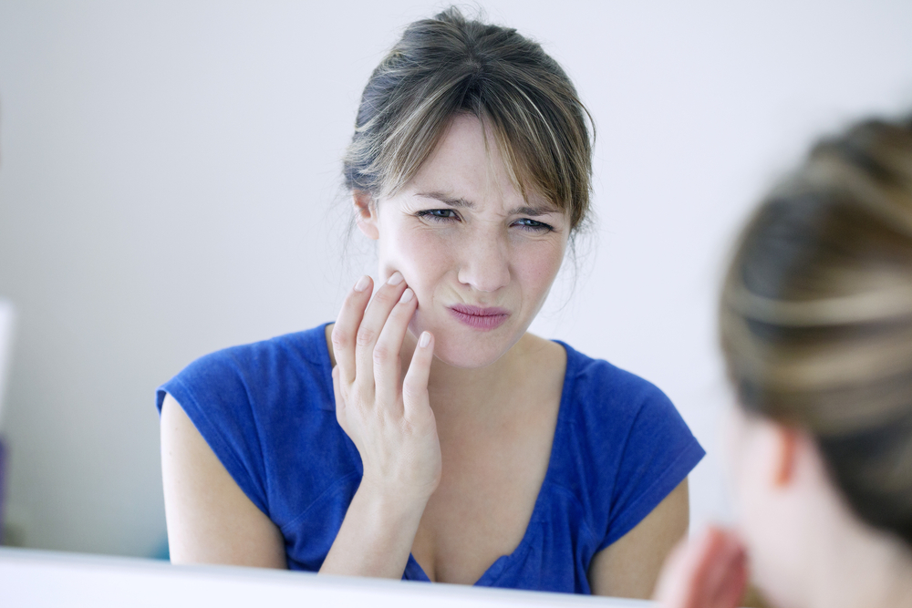 طرق طبيعية لعلاج حساسية الاسنان