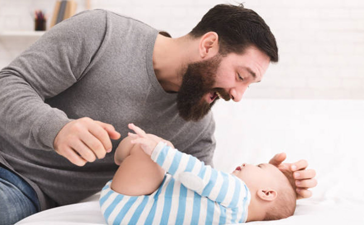 دراسة تبين ان اللعب مع الاب يزيد الرضيع ذكاء