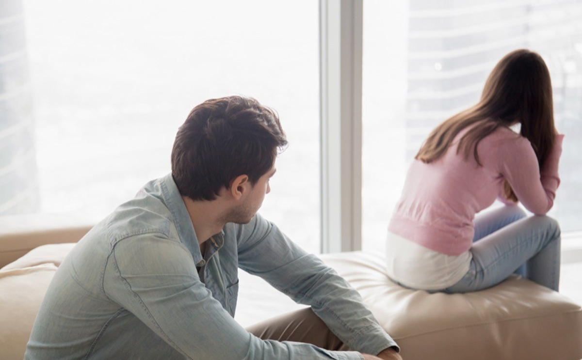 تجاهل المرأة للرجل يزيد من تعلقه بها