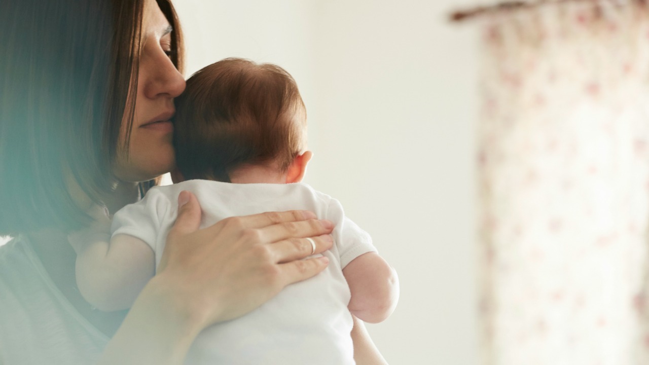 الفرق بين سخونة التسنين والالتهاب