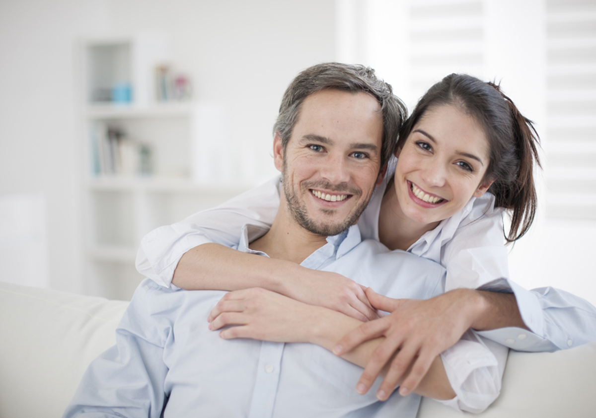 أمور على الرجل القيام بها للحفاظ على حب زوجته