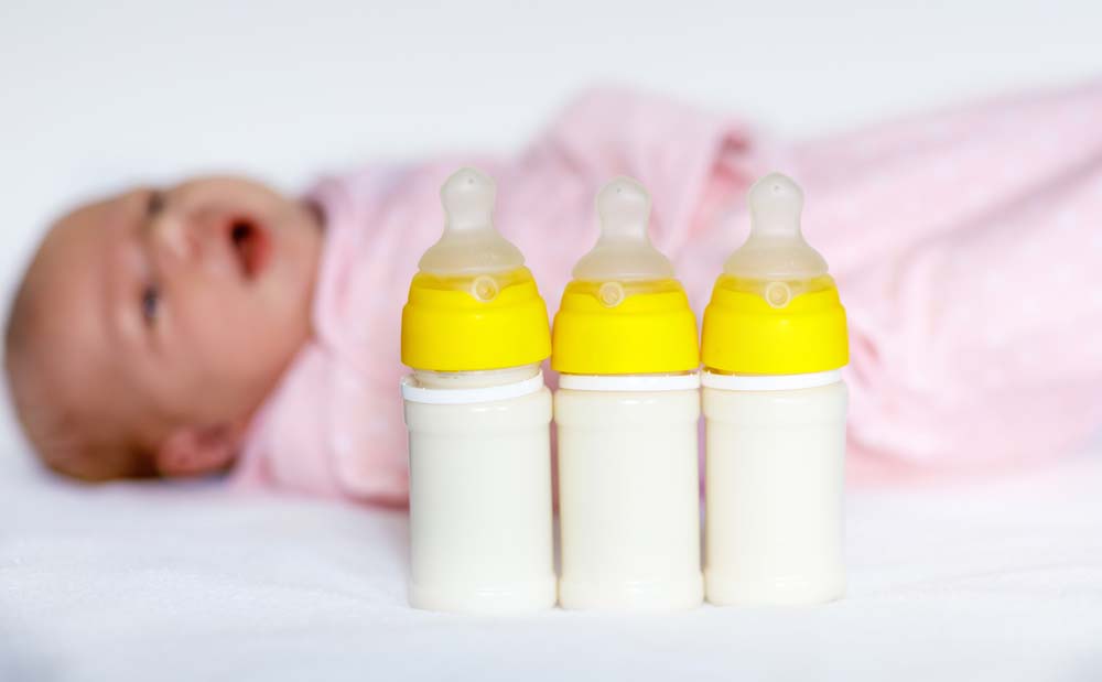 علامات عدم مناسبة الحليب للطفل
