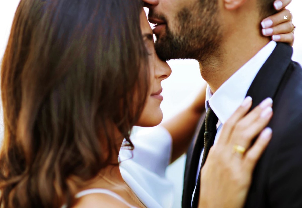 هل تحب المراة رجل اصغر منها وما الاسباب