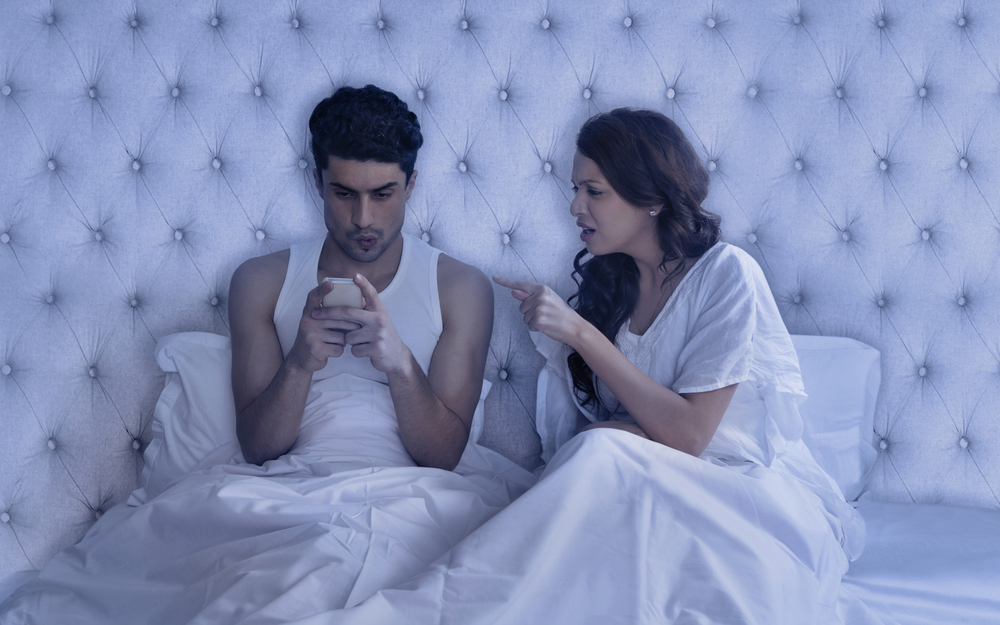 كيفية التصرف مع الزوج المتعلق بالجوال