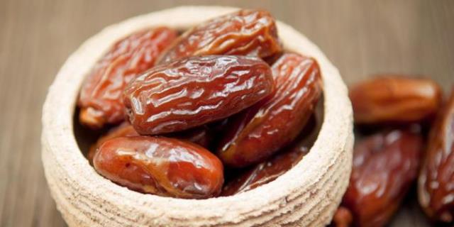 منقوع التمر للرضع