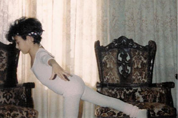 بالصور: أسرار صادمة عن طفولة ميريام فارس القاسية!