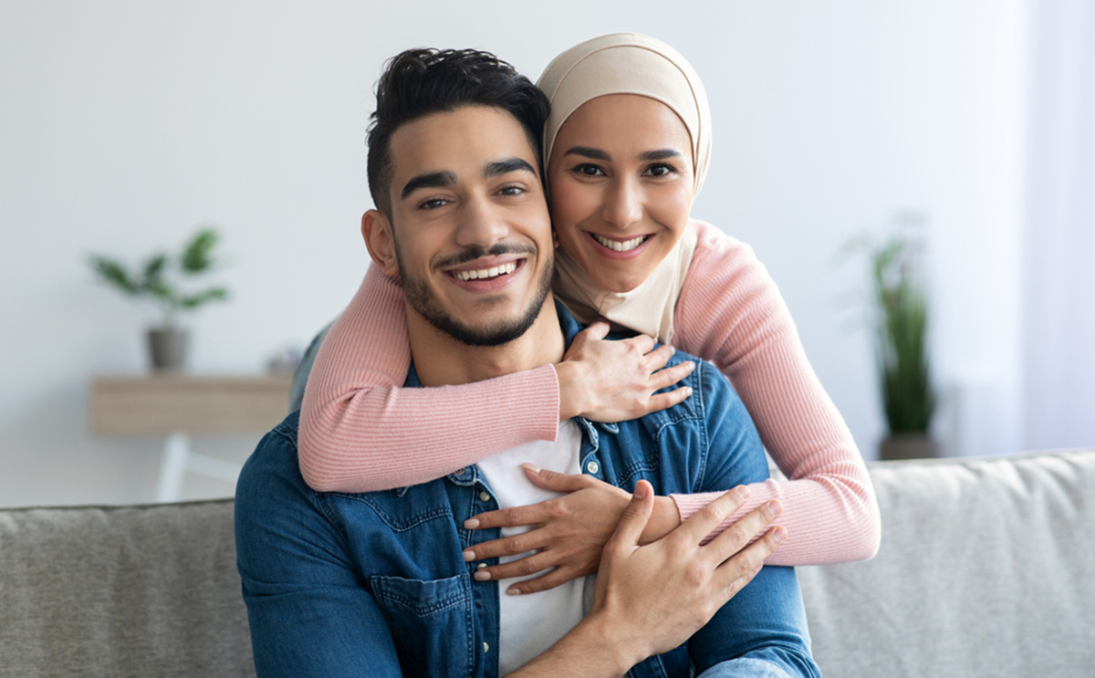 علامات حب الزوجة لزوجها