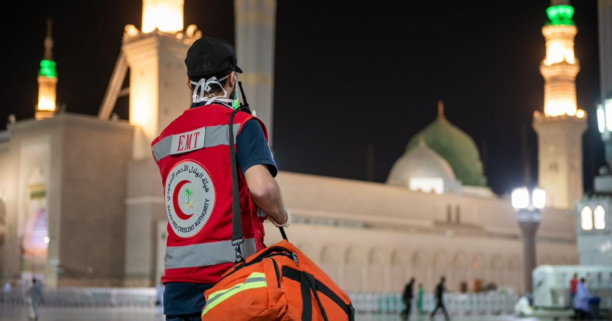 امرأة تضع مولودها وسط ساحة المسجد النبوي