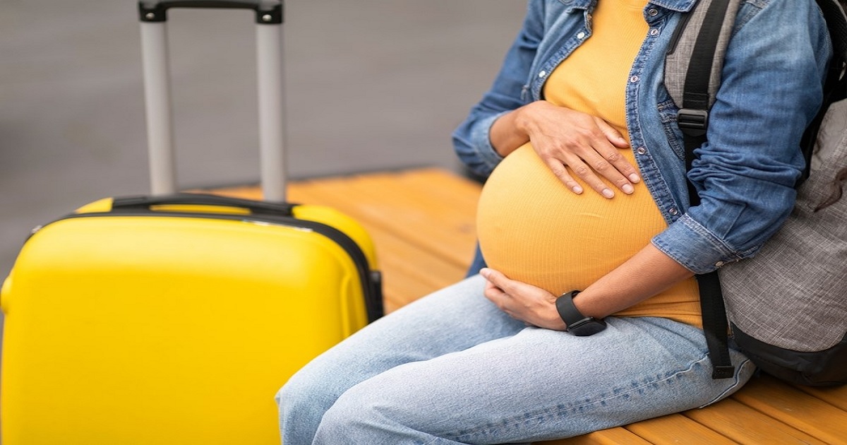 امرأة حامل على متن الطائرة