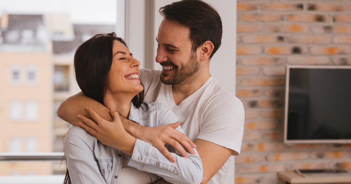 كيف يمكنك الحفاظ على الرومانسية مع زوجك اثناء محاولتكما الانجاب