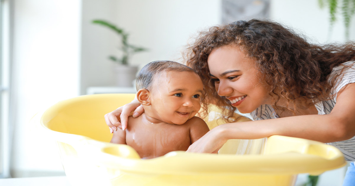 5 أمور ممتعة يمكنك فعلها خلال استحمام طفلك