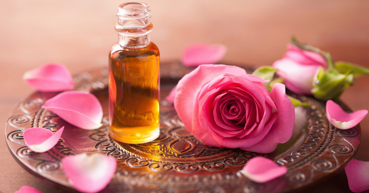 زيت الورد للمنطقة الحساسة فوائد لن تخطر على بالك