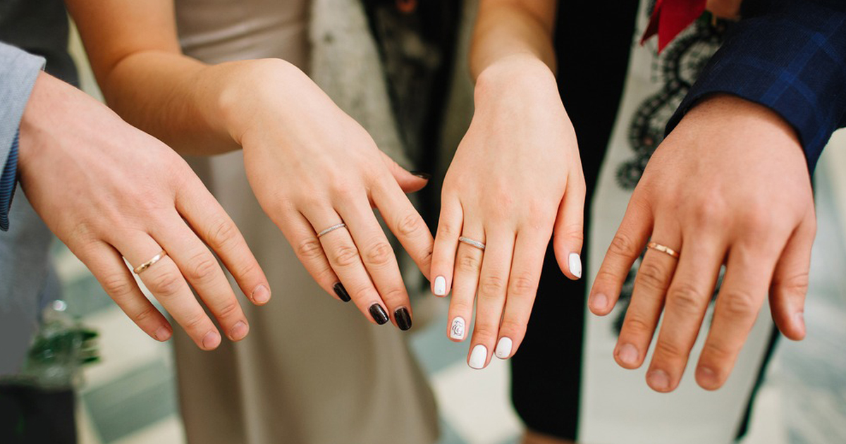 سؤال يشغل بال الكثيرين: هل الرجل المعدد يحب كل زوجاته؟