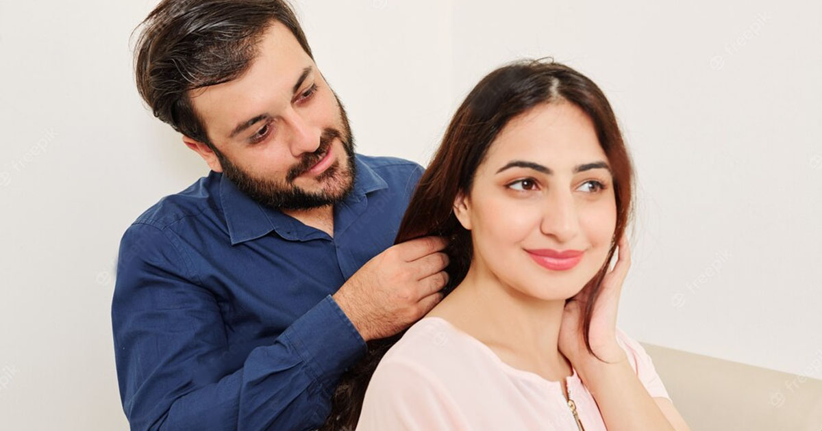 علامات الاهتمام عند الرجل التي تحب كل امرأة معرفتها