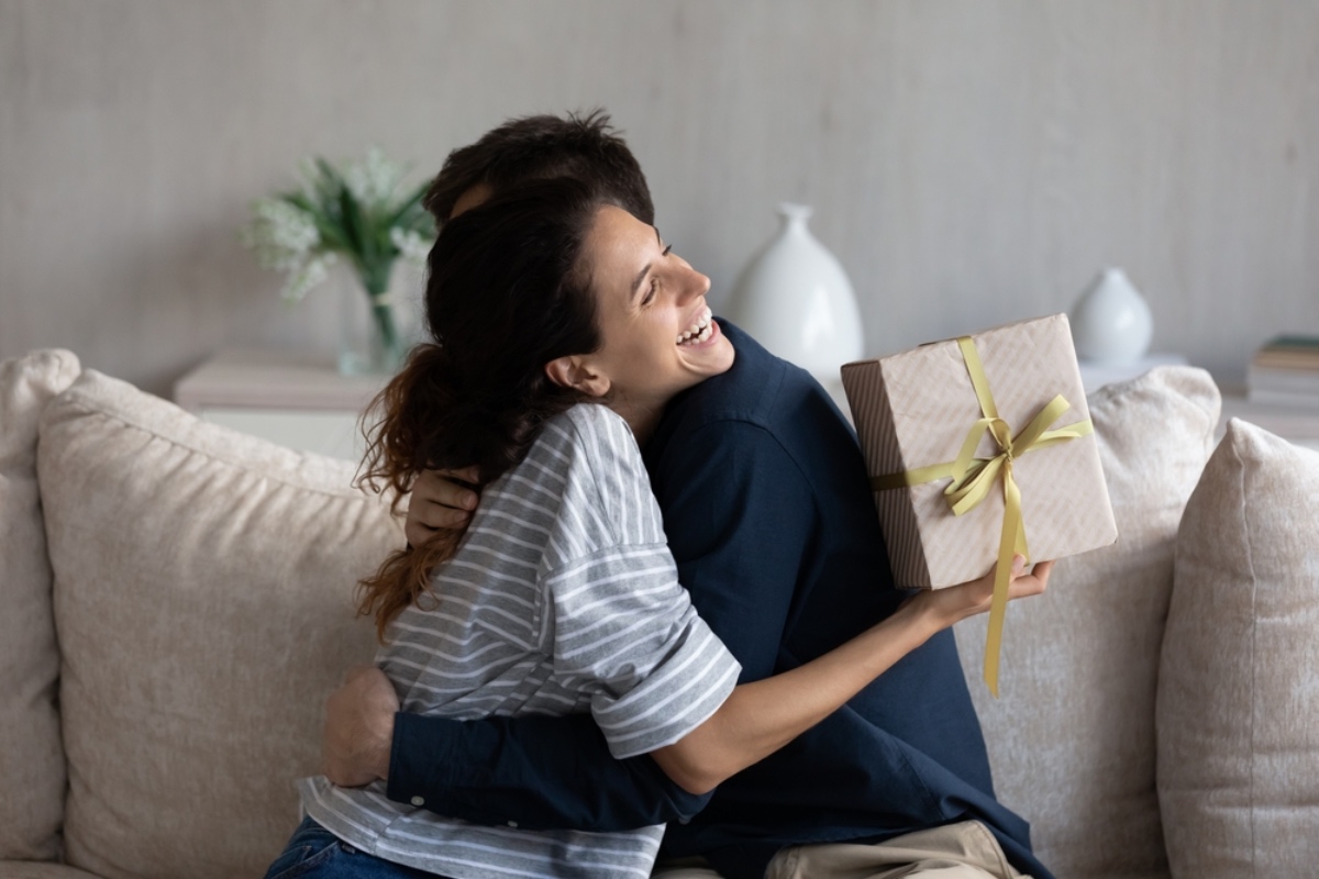 اكتشفي شخصيتك من طريقتك في الاحتضان