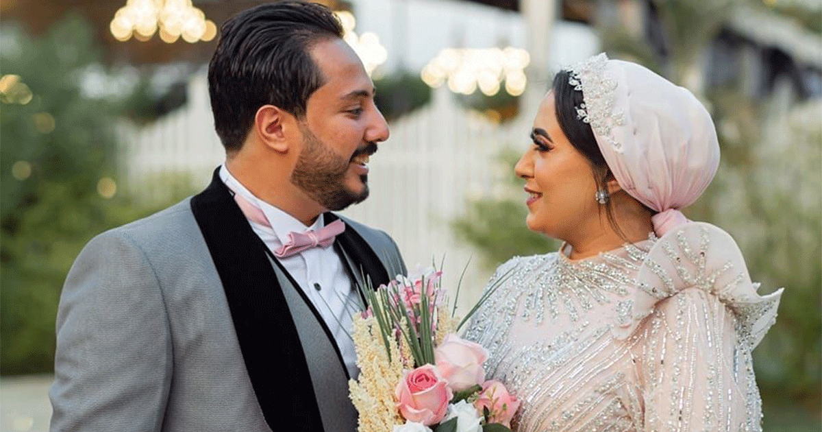 صاحب أغنية بابا فين يعلن خطوبته