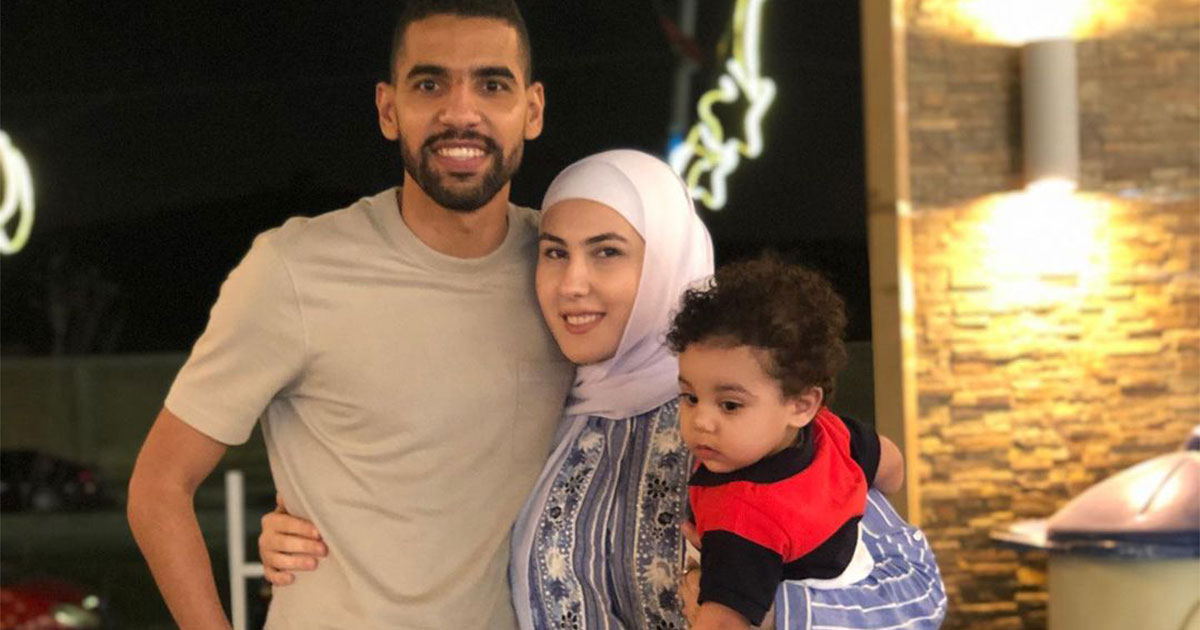 اللاعب السابق مؤمن زكريا يبكي في عيد ميلاد ابنته إليك السبب