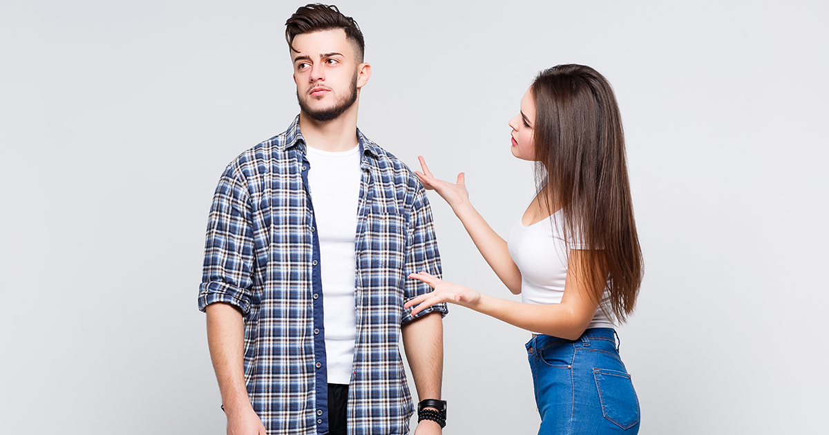 إمرأة تحاول التفاهم مع زوجها