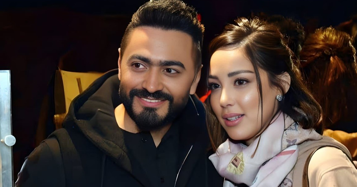 تامر حسني ينشر صورة عائلية تجمعه مع بسمة بوسيل تهنئةً بقدوم عام 2024