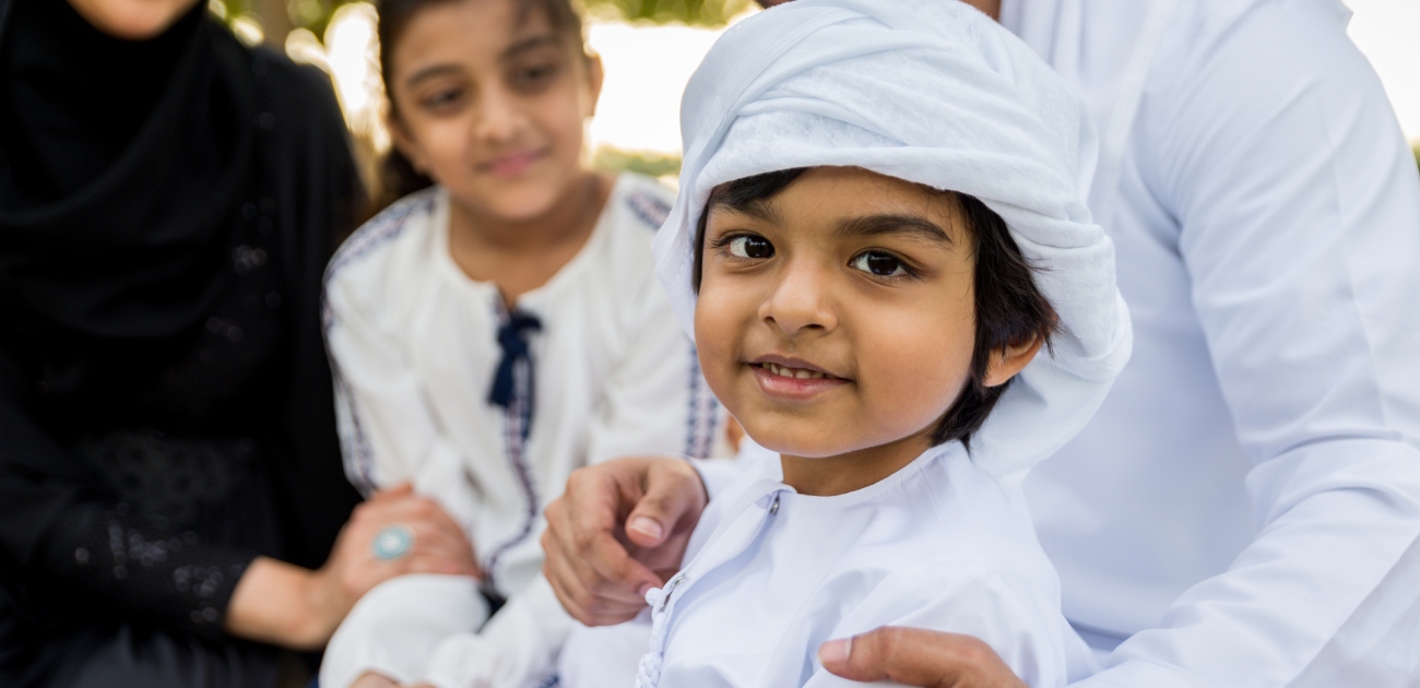 مساعدة الأطفال على التعامل مع تغيرات الجدول اليومي والأنشطة الدينية خلال شهر رمضان