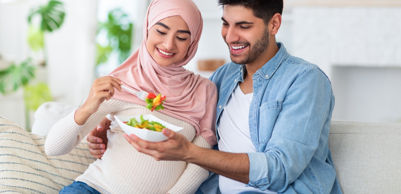 حكم إفطار الحامل في رمضان وكفارته