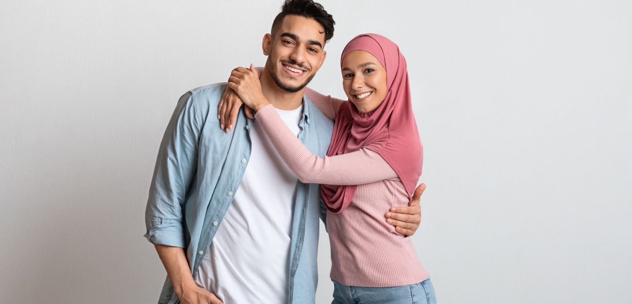 هل يجوز حضن الزوج لزوجته أثناء الصيام