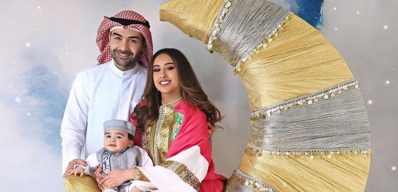آدم إبن فرح الهادي وعقيل الرئيسي في إعلان مسرحية _في زين الزمان_