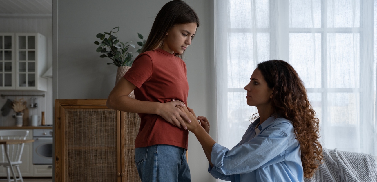 متى يكون نزول الدم مع البراز خطير عند الأطفال