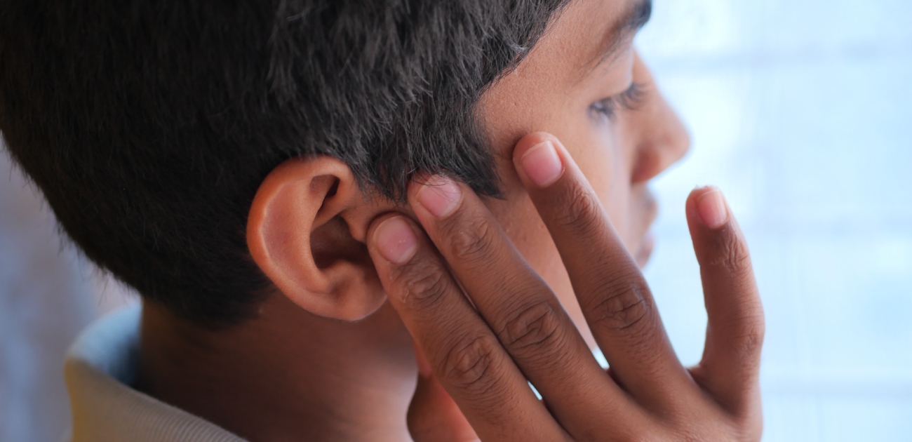 علاج الماء خلف طبلة الأذن للأطفال