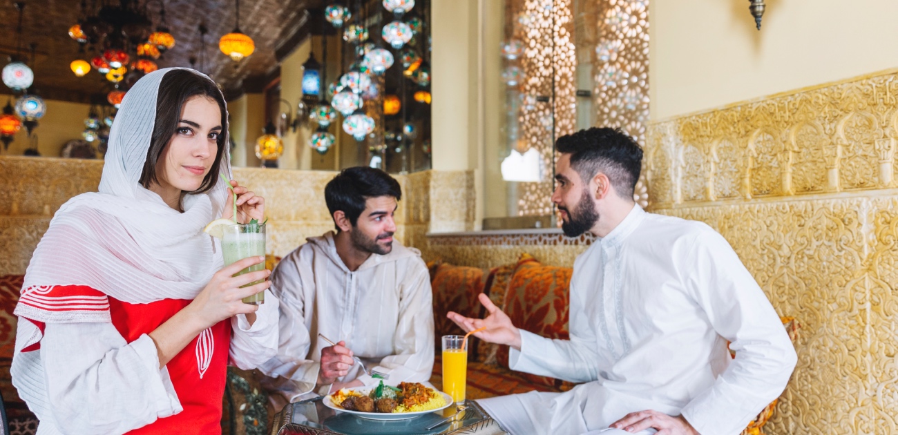 الإفطار خارج المنزل