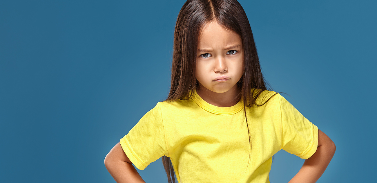 كيف تواجهين عبوس طفلك الدائم؟