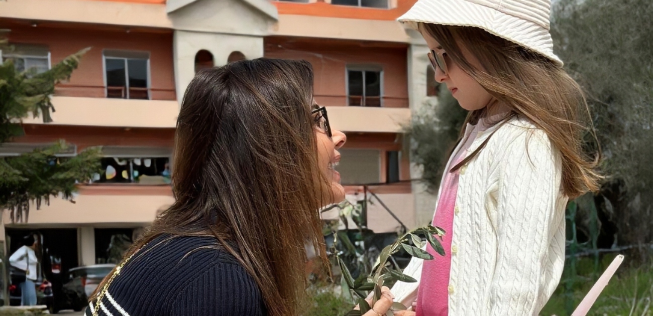 فيديو يخطف الأنظار لإبنة نانسي عجرم الصغرى أثناء غنائها أغنية والدتها الجديدة من نظرة