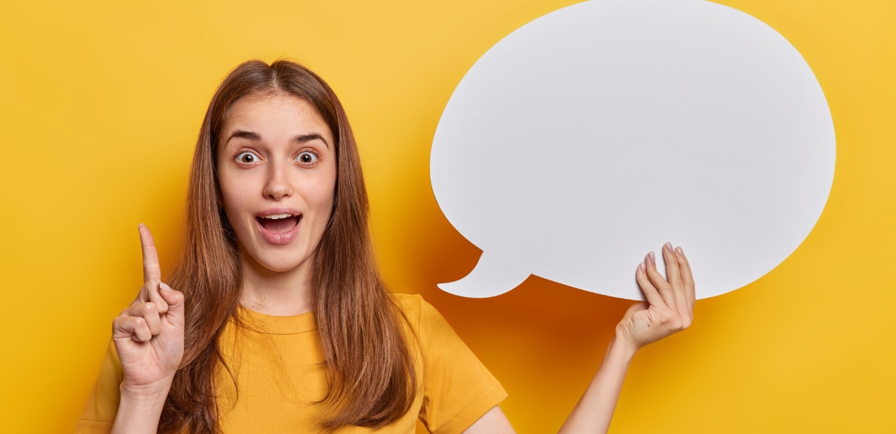 امرأة متفاجئة وتريد أن تعبر